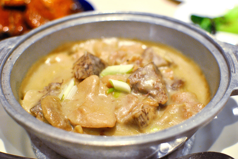 【三重港式】茶騷有味香港茶餐廳｜菜寮站港式料理、平民美食、香港就是這個味！芋頭控必點滑雞煲、招牌多汁脆皮雞｜寵物友善、平日不限時｜20161006更新