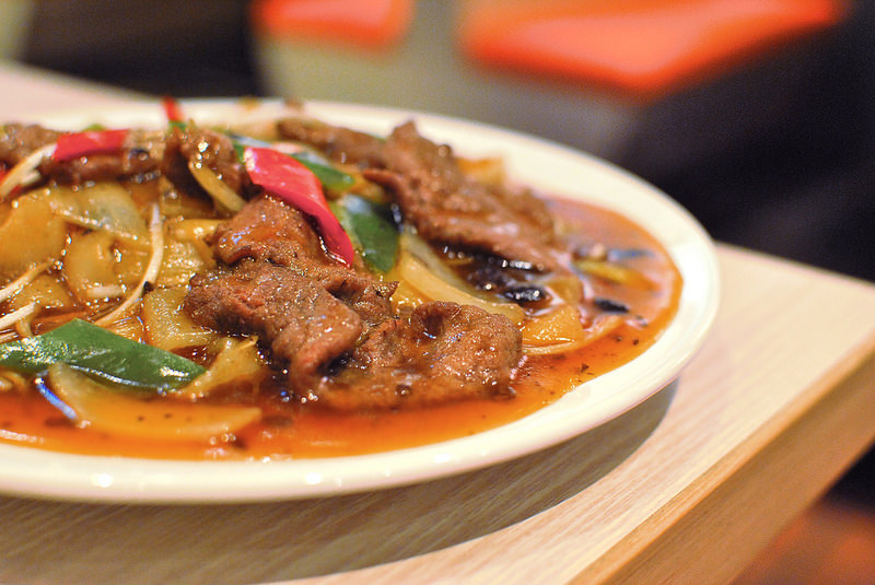 【三重港式】茶騷有味香港茶餐廳｜菜寮站港式料理、平民美食、香港就是這個味！芋頭控必點滑雞煲、招牌多汁脆皮雞｜寵物友善、平日不限時｜20161006更新