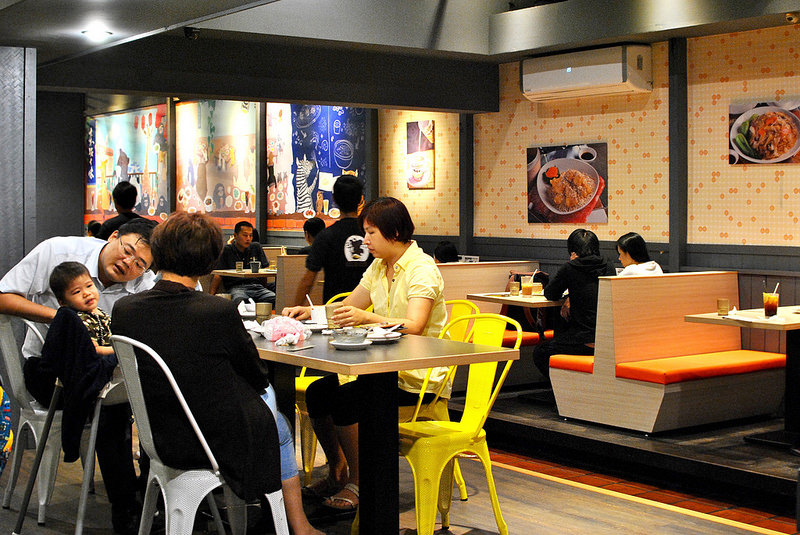 【三重港式】茶騷有味香港茶餐廳｜菜寮站港式料理、平民美食、香港就是這個味！芋頭控必點滑雞煲、招牌多汁脆皮雞｜寵物友善、平日不限時｜20161006更新