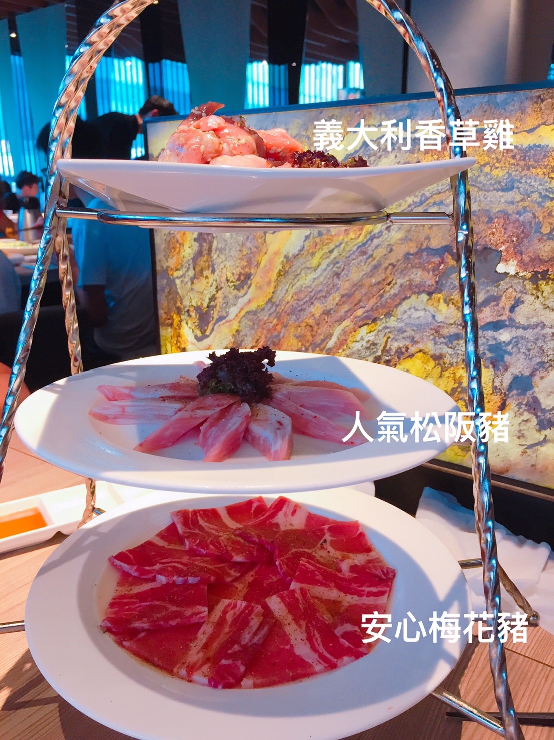 【台中】屋馬文心分店 台北人都要親自來吃一趟 不只是吃燒肉更是吃服務超到位