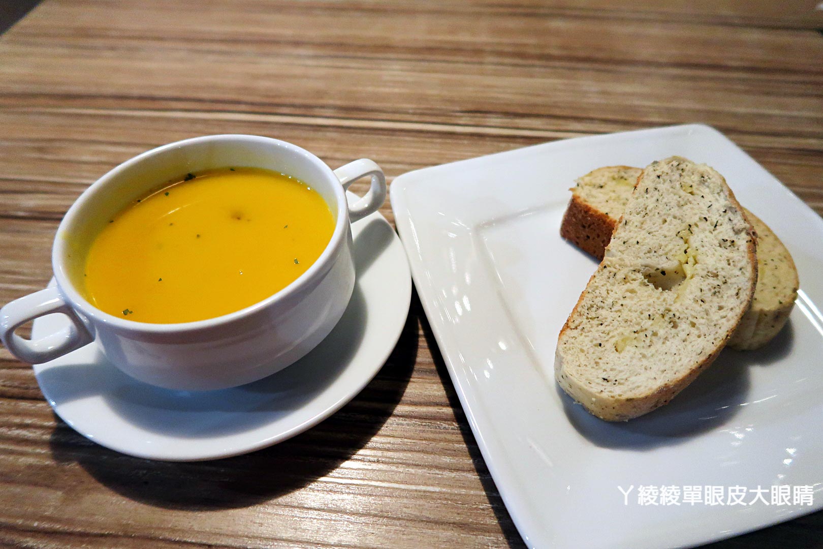 新竹景觀餐廳看夜景推薦，營業到凌晨！超大熊熊玻璃屋｜草莓蜜糖金磚吐司