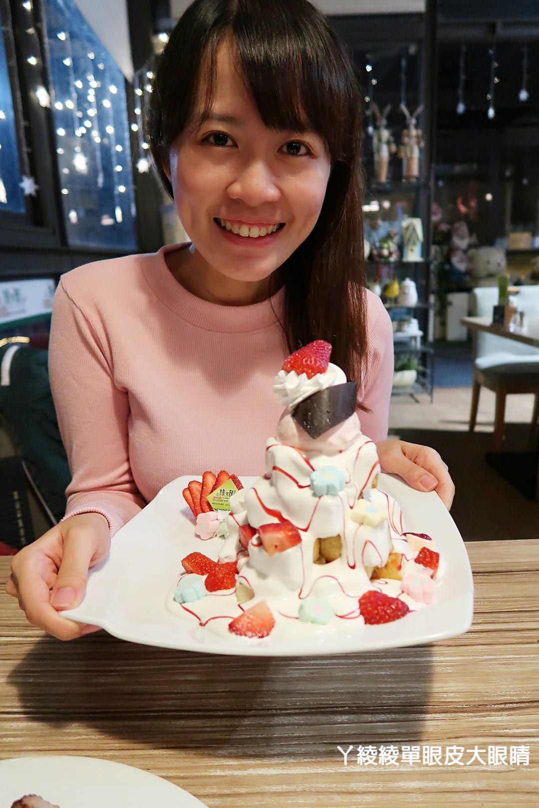 新竹景觀餐廳看夜景推薦，營業到凌晨！超大熊熊玻璃屋｜草莓蜜糖金磚吐司