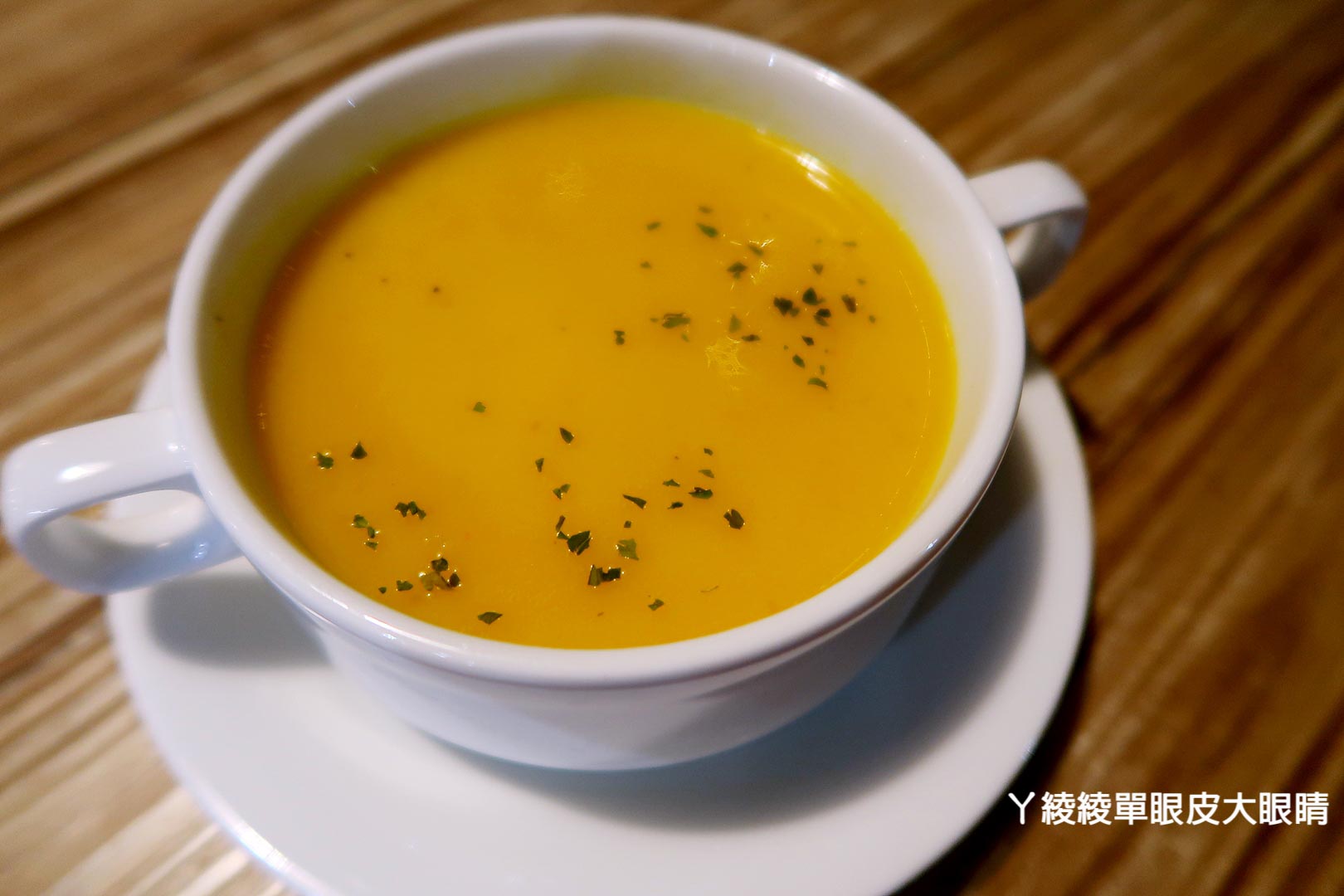 新竹景觀餐廳看夜景推薦，營業到凌晨！超大熊熊玻璃屋｜草莓蜜糖金磚吐司