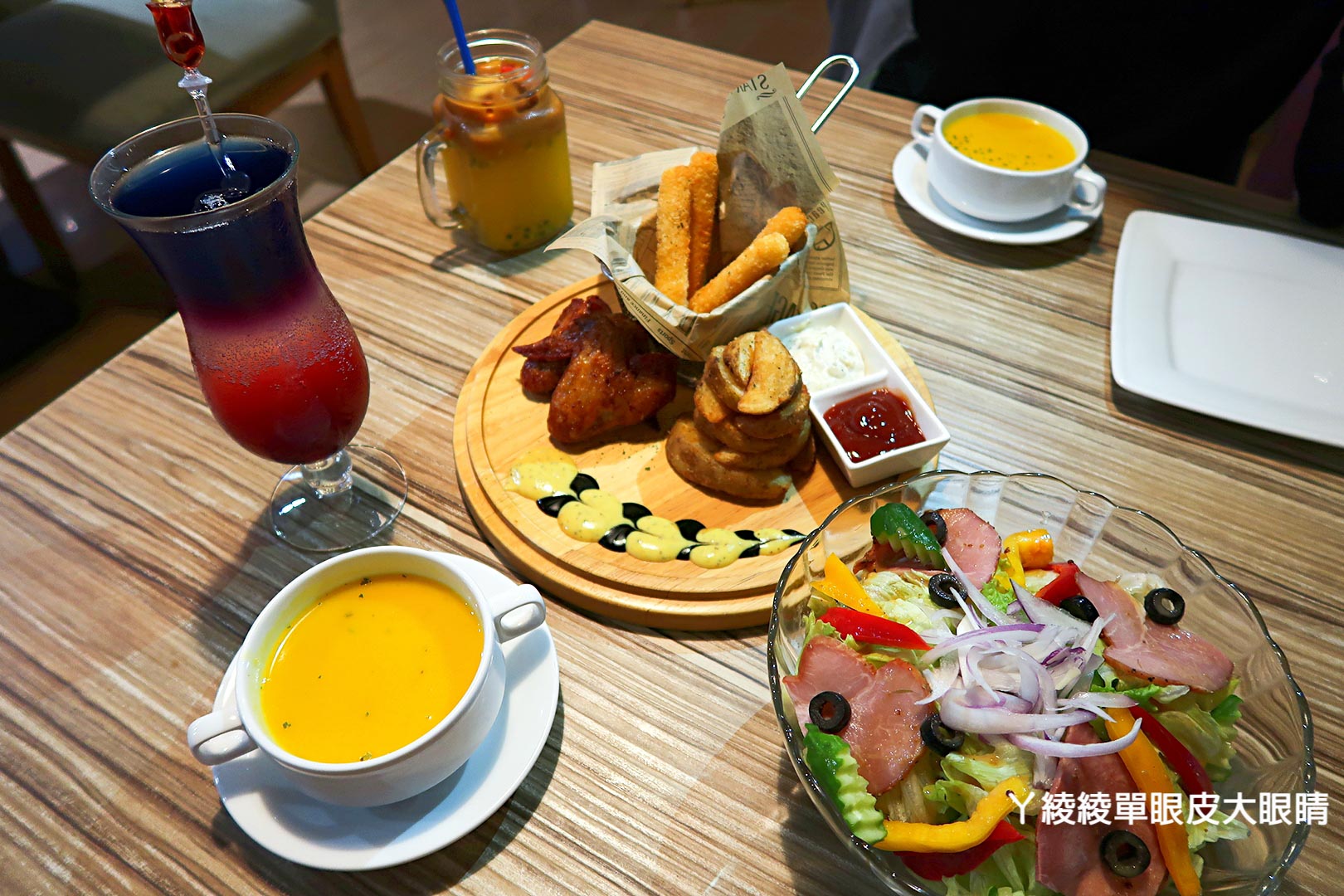 新竹景觀餐廳看夜景推薦，營業到凌晨！超大熊熊玻璃屋｜草莓蜜糖金磚吐司