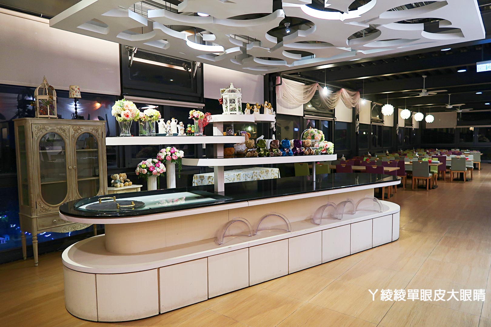 新竹景觀餐廳看夜景推薦，營業到凌晨！超大熊熊玻璃屋｜草莓蜜糖金磚吐司