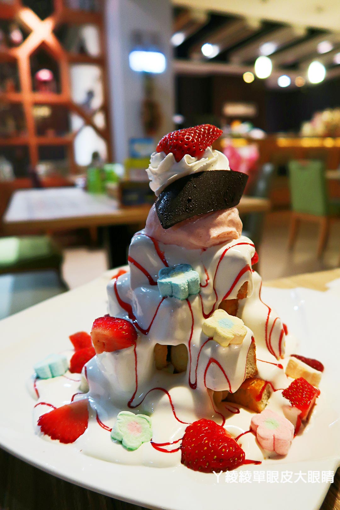 新竹景觀餐廳看夜景推薦，營業到凌晨！超大熊熊玻璃屋｜草莓蜜糖金磚吐司