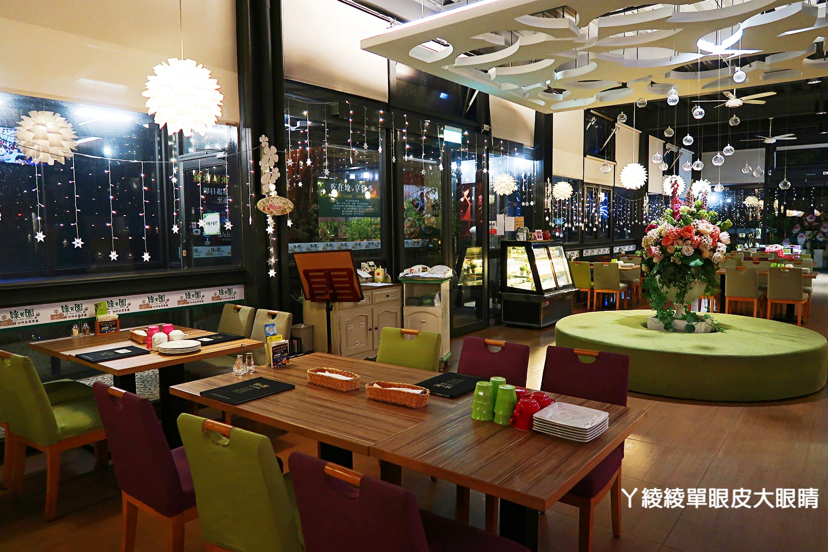 新竹景觀餐廳看夜景推薦,營業到凌晨!超大熊熊玻璃屋|草莓蜜糖金磚吐司