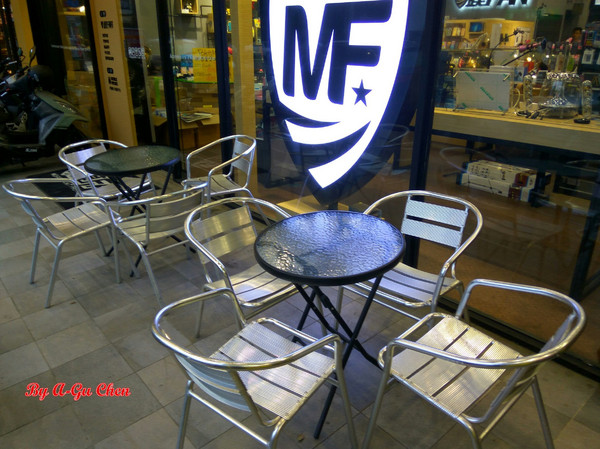 港茶經典-Konger Taste(永康店)：【臺南Ω永康區】港茶經典-Konger Taste（永康店）。下午茶時間來份雞蛋仔加絲襪奶茶當點心吧！