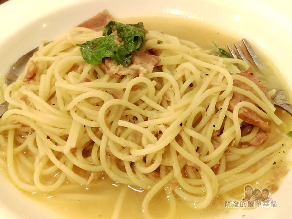 艾隆義式麵食館10-培根鮪魚麵