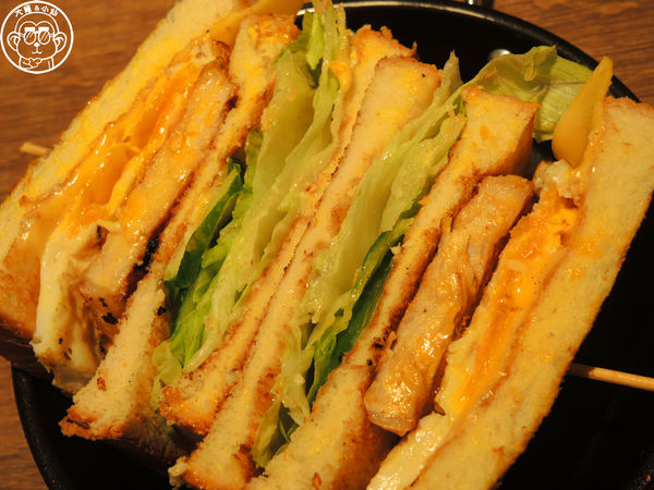 餓店碳烤吐司：呷飽祙【新北三重･餓店碳烤吐司】結合超夯碳烤吐司與創意飲品