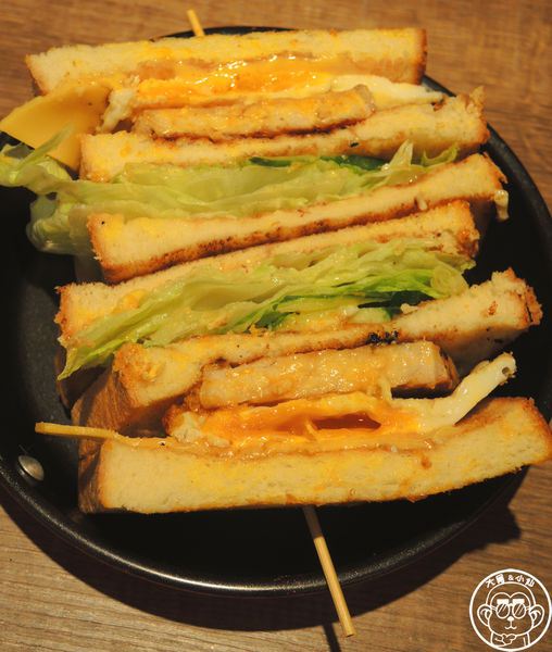 餓店碳烤吐司：呷飽祙【新北三重･餓店碳烤吐司】結合超夯碳烤吐司與創意飲品