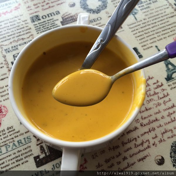 吉米老爹義大利麵:【竹北美食週記】超平價!口味比餐廳更濃厚,老闆怕出名的吉米老爹義大利麵。香甜金瓜濃湯,口味醇厚甘甜!大推薦! 吉米老爹義大利麵:【竹北美食週記】超平價!口味比餐廳更濃厚,老闆怕出名的吉米老爹義大利麵。香甜金瓜濃湯,口味醇厚甘甜!大推薦!