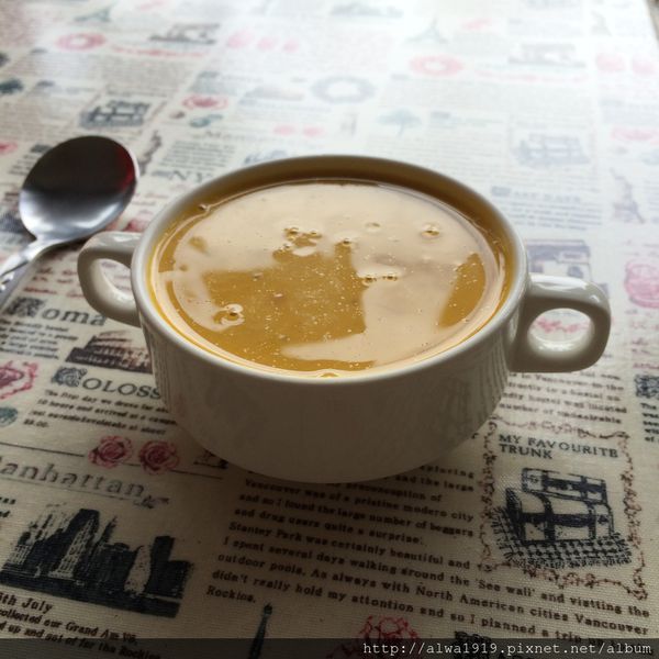 吉米老爹義大利麵:【竹北美食週記】超平價!口味比餐廳更濃厚,老闆怕出名的吉米老爹義大利麵。香甜金瓜濃湯,口味醇厚甘甜!大推薦! 吉米老爹義大利麵:【竹北美食週記】超平價!口味比餐廳更濃厚,老闆怕出名的吉米老爹義大利麵。香甜金瓜濃湯,口味醇厚甘甜!大推薦!