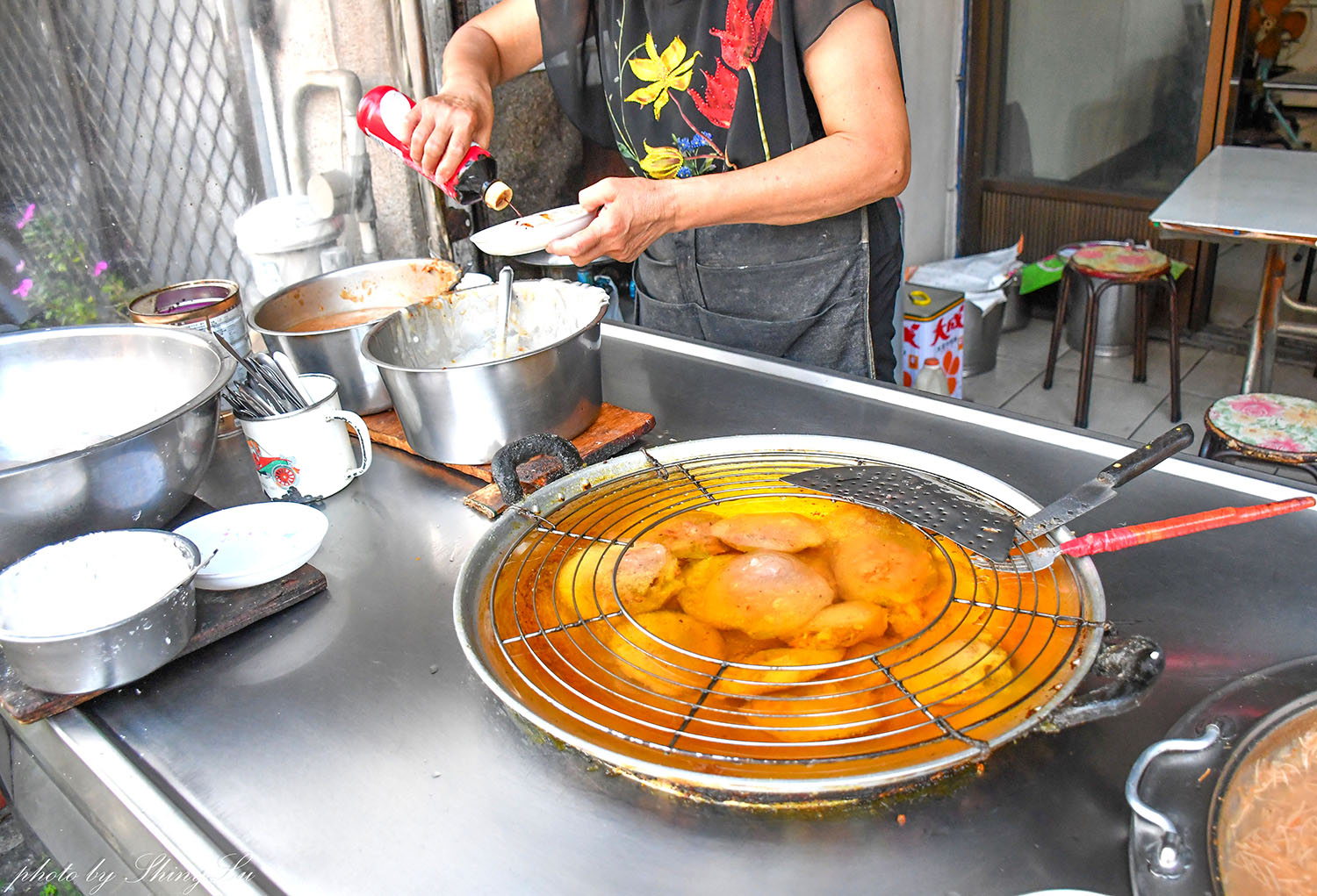 位於舊后里國中旁，民國38年創立，目前已傳承三代，至今也營業超過一甲子時間