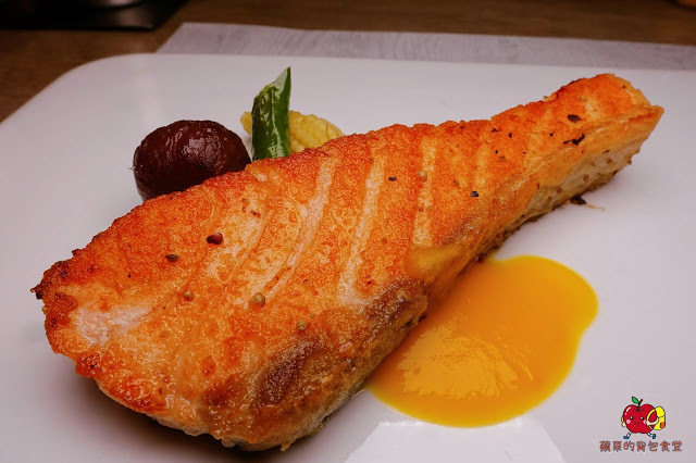 [食記] 新竹竹北 - 淡泊好食 多汁櫻桃鴨胸佐紅酒沙司 超厲害起司蛋捲又香又Q軟 鮮嫩美味沙朗牛排 鐵板燒套餐