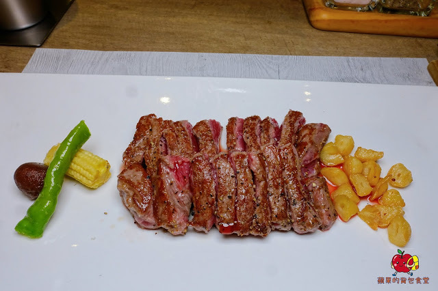 [食記] 新竹竹北 - 淡泊好食 多汁櫻桃鴨胸佐紅酒沙司 超厲害起司蛋捲又香又Q軟 鮮嫩美味沙朗牛排 鐵板燒套餐