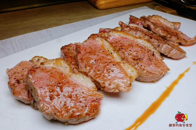 [食記] 新竹竹北 - 淡泊好食 多汁櫻桃鴨胸佐紅酒沙司 超厲害起司蛋捲又香又Q軟 鮮嫩美味沙朗牛排 鐵板燒套餐