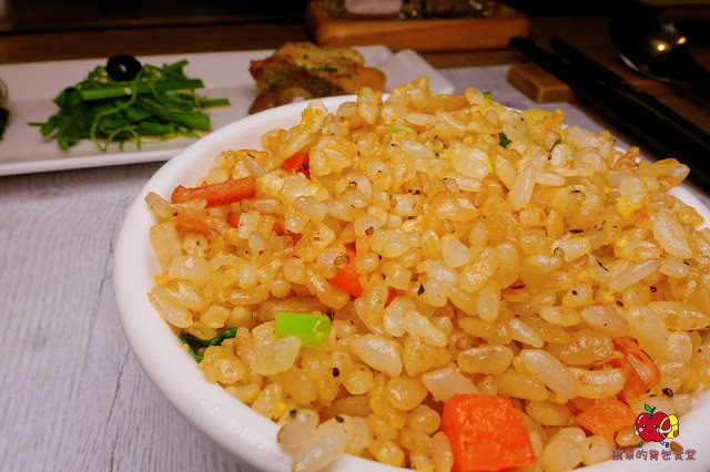 [食記] 新竹竹北 - 淡泊好食 多汁櫻桃鴨胸佐紅酒沙司 超厲害起司蛋捲又香又Q軟 鮮嫩美味沙朗牛排 鐵板燒套餐