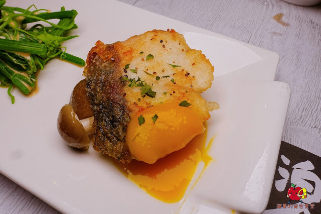 [食記] 新竹竹北 - 淡泊好食 多汁櫻桃鴨胸佐紅酒沙司 超厲害起司蛋捲又香又Q軟 鮮嫩美味沙朗牛排 鐵板燒套餐