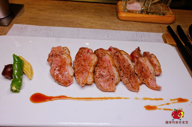 [食記] 新竹竹北 - 淡泊好食 多汁櫻桃鴨胸佐紅酒沙司 超厲害起司蛋捲又香又Q軟 鮮嫩美味沙朗牛排 鐵板燒套餐