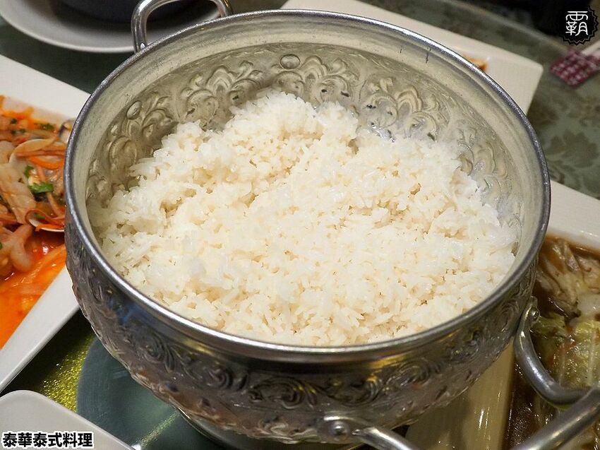 月亮蝦餅超級厚!!平價實惠的泰華泰式料理,經典口味由泰緬華僑掌廚,平日點合菜享85折優惠~