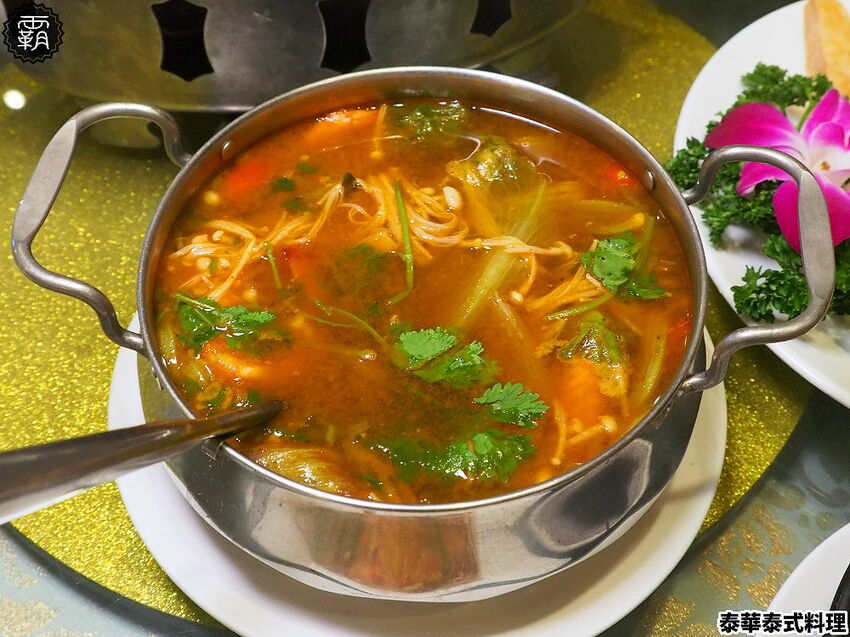 月亮蝦餅超級厚!!平價實惠的泰華泰式料理,經典口味由泰緬華僑掌廚,平日點合菜享85折優惠~