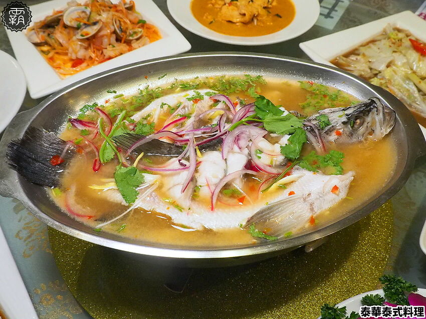 月亮蝦餅超級厚!!平價實惠的泰華泰式料理,經典口味由泰緬華僑掌廚,平日點合菜享85折優惠~