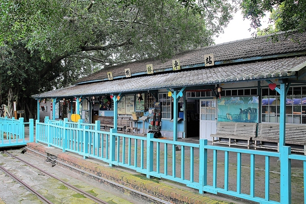 烏樹林休閒園區:【台南後壁景點】台糖烏樹林休閒園區~廠房浪漫彩繪牆,台糖古早味冰棒,戀戀五分車懷舊之旅,鐵道文化資產保存 烏樹林休閒園區:【台南後壁景點】台糖烏樹林休閒園區~廠房浪漫彩繪牆,台糖古早味冰棒,戀戀五分車懷舊之旅,鐵道文化資產保存