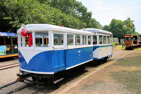 烏樹林休閒園區:【台南後壁景點】台糖烏樹林休閒園區~廠房浪漫彩繪牆,台糖古早味冰棒,戀戀五分車懷舊之旅,鐵道文化資產保存 烏樹林休閒園區:【台南後壁景點】台糖烏樹林休閒園區~廠房浪漫彩繪牆,台糖古早味冰棒,戀戀五分車懷舊之旅,鐵道文化資產保存