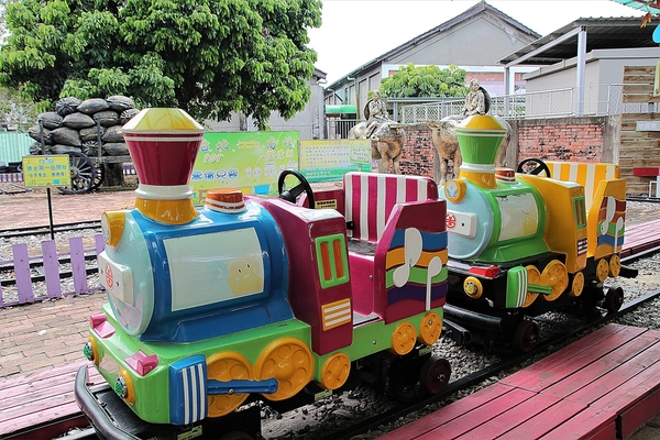 烏樹林休閒園區:【台南後壁景點】台糖烏樹林休閒園區~廠房浪漫彩繪牆,台糖古早味冰棒,戀戀五分車懷舊之旅,鐵道文化資產保存 烏樹林休閒園區:【台南後壁景點】台糖烏樹林休閒園區~廠房浪漫彩繪牆,台糖古早味冰棒,戀戀五分車懷舊之旅,鐵道文化資產保存