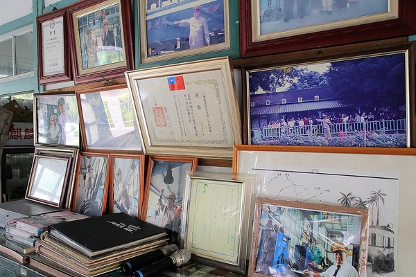 烏樹林休閒園區:【台南後壁景點】台糖烏樹林休閒園區~廠房浪漫彩繪牆,台糖古早味冰棒,戀戀五分車懷舊之旅,鐵道文化資產保存 烏樹林休閒園區:【台南後壁景點】台糖烏樹林休閒園區~廠房浪漫彩繪牆,台糖古早味冰棒,戀戀五分車懷舊之旅,鐵道文化資產保存