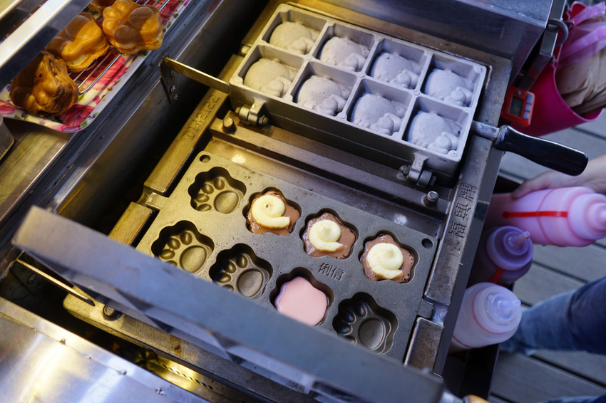 台南｜柯吉bar鮮奶手作雞蛋糕 可愛狗骨頭&喵掌造型雞蛋糕．季節限定草莓朱古力奶油雞蛋糕 - 奇奇一起玩樂趣