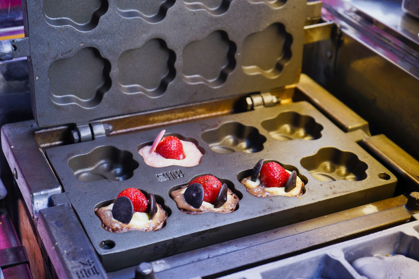 台南｜柯吉bar鮮奶手作雞蛋糕 可愛狗骨頭&喵掌造型雞蛋糕．季節限定草莓朱古力奶油雞蛋糕 - 奇奇一起玩樂趣