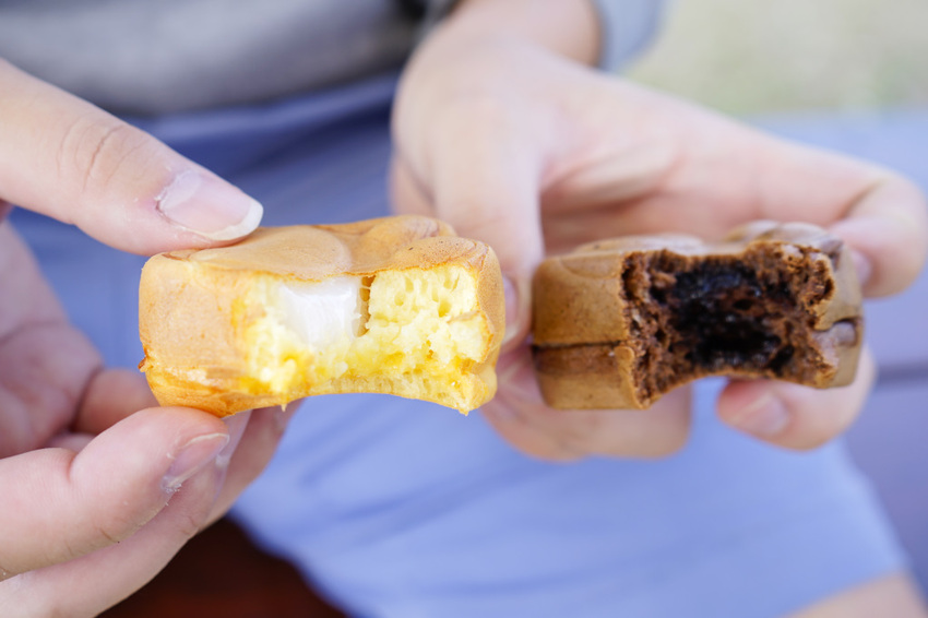 台南｜柯吉bar鮮奶手作雞蛋糕 可愛狗骨頭&喵掌造型雞蛋糕．季節限定草莓朱古力奶油雞蛋糕 - 奇奇一起玩樂趣