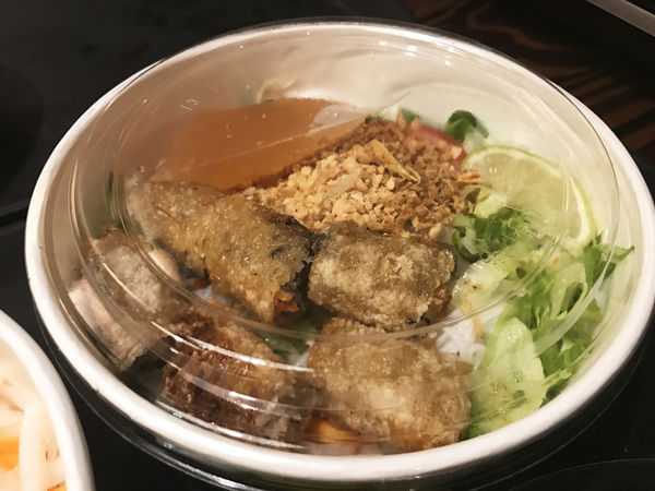 【新越越南麵食館】台北信義 - 五分埔道地越式料理 改良式溫哥華x越南口味