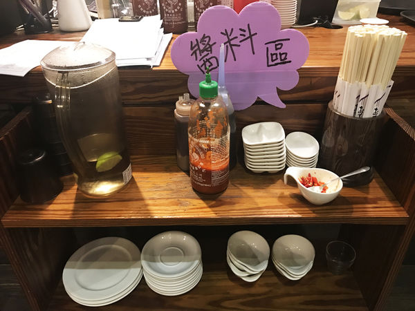 【新越越南麵食館】台北信義 - 五分埔道地越式料理 改良式溫哥華x越南口味
