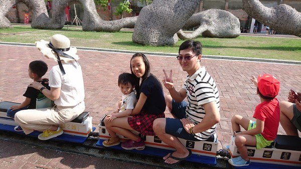 哈瑪星駁二線火車體驗之旅:高雄~哈瑪星駁二線 台灣鐵道館~噠噠噠 乘坐高鐵/蒸氣小火車出發囉~超適合親子同遊~