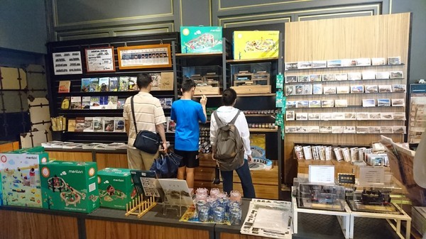 哈瑪星駁二線火車體驗之旅:高雄~哈瑪星駁二線 台灣鐵道館~噠噠噠 乘坐高鐵/蒸氣小火車出發囉~超適合親子同遊~