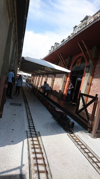 哈瑪星駁二線火車體驗之旅:高雄~哈瑪星駁二線 台灣鐵道館~噠噠噠 乘坐高鐵/蒸氣小火車出發囉~超適合親子同遊~