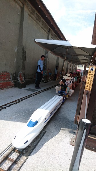 哈瑪星駁二線火車體驗之旅:高雄~哈瑪星駁二線 台灣鐵道館~噠噠噠 乘坐高鐵/蒸氣小火車出發囉~超適合親子同遊~