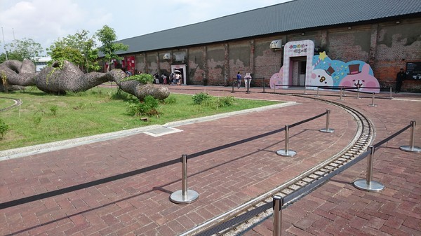 哈瑪星駁二線火車體驗之旅:高雄~哈瑪星駁二線 台灣鐵道館~噠噠噠 乘坐高鐵/蒸氣小火車出發囉~超適合親子同遊~