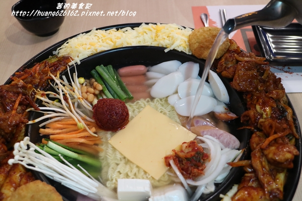 OMAYA春川炒雞(新北中和店):【新北中和區】超級豐富的一鍋三吃 辛普森湯 起司部隊鍋『OMAYA春川炒雞(新北中和店)』中和韓式推薦 OMAYA春川炒雞(新北中和店):【新北中和區】超級豐富的一鍋三吃 辛普森湯 起司部隊鍋『OMAYA春川炒雞(新北中和店)』中和韓式推薦