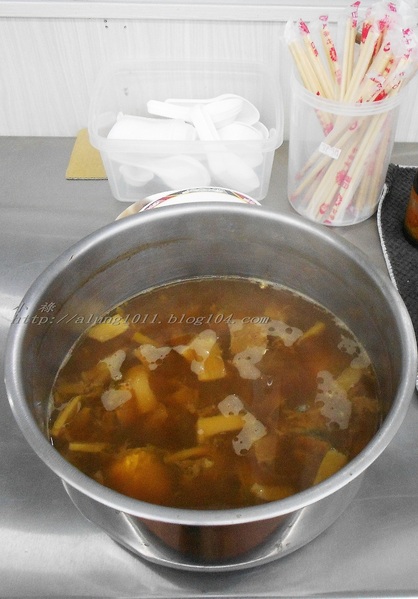 四哥鮮魚湯  ..消費滿百虱目魚頭無限嗑 )))))