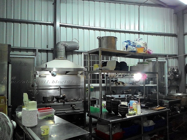 四哥鮮魚湯  ..消費滿百虱目魚頭無限嗑 )))))