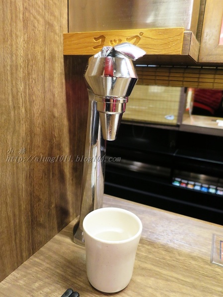 陌生的城市。寒風夜雨。只為一親湯頭…       一蘭本社総本店