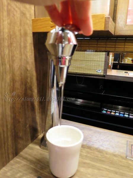 陌生的城市。寒風夜雨。只為一親湯頭…       一蘭本社総本店