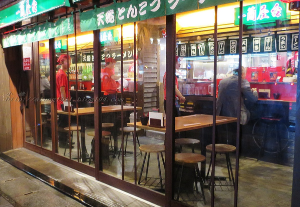 陌生的城市。寒風夜雨。只為一親湯頭…       一蘭本社総本店