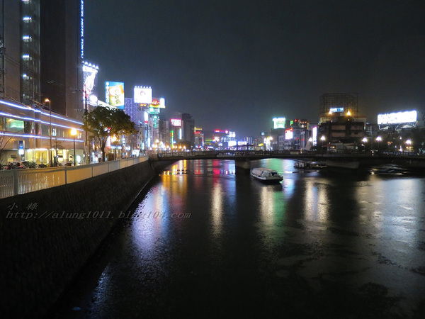 陌生的城市。寒風夜雨。只為一親湯頭…       一蘭本社総本店
