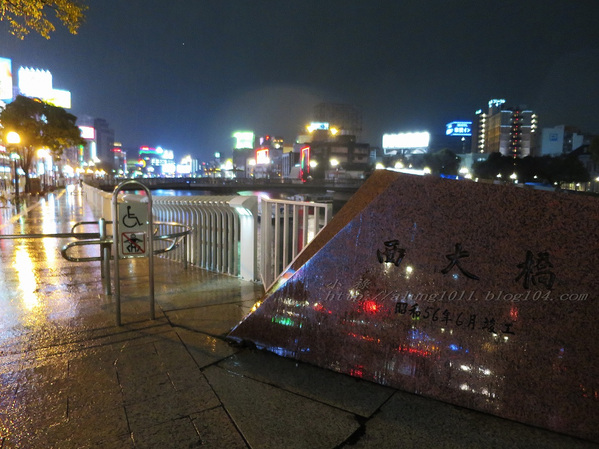 陌生的城市。寒風夜雨。只為一親湯頭…       一蘭本社総本店