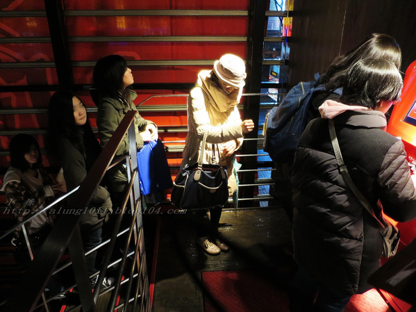 陌生的城市。寒風夜雨。只為一親湯頭…       一蘭本社総本店